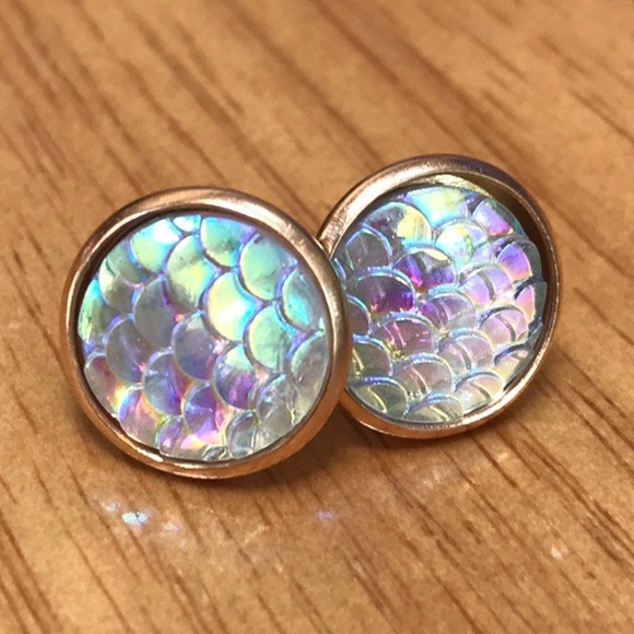 Jewelry - NEW!  Mermaid Dreams Earrings